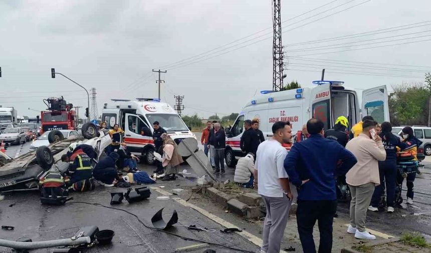 Takla atan otomobil ters döndü: 2'si çocuk 5 yaralı