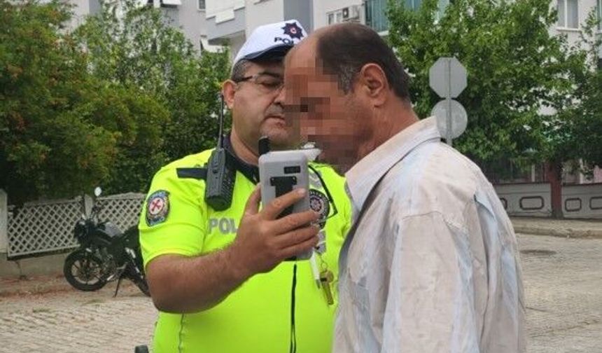 Trafikte zikzak çizerek ilerledi, hem alkollü hem firari çıktı