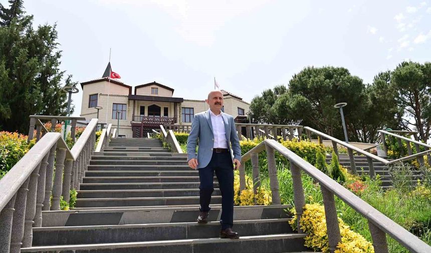 Vali Varol, Adnan Menderes'in hatırasını yaşatan müzede incelemelerde bulundu