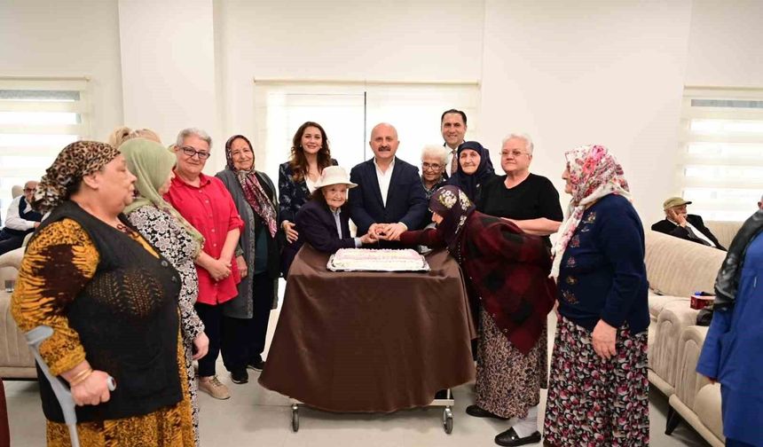 Vali Varol asırlık çınarlar ve şehit aileleri ile bir araya geldi