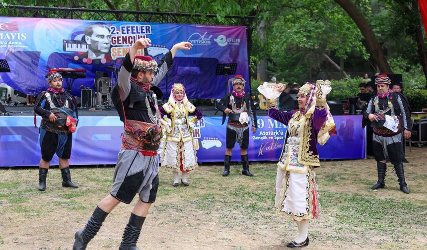 Efeler’de Sanat Gecesi"Başkan Anıl Yetişkin’den Davet"