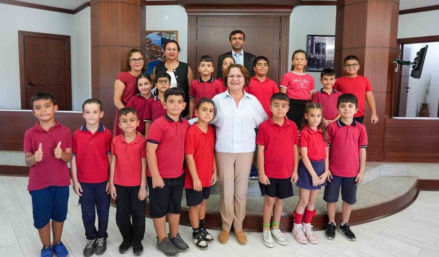 Başkan Gençay, minik misafirlerini ağırladı