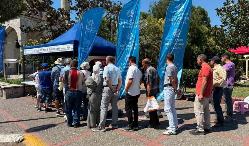 Büyükşehir'den vatandaşlara aşure ikramı