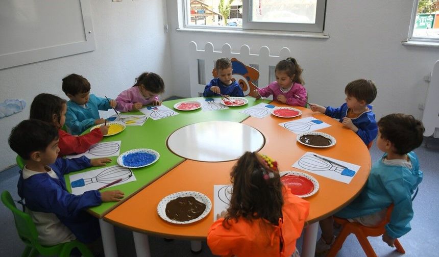 Kuşadası'ndaki Çocuk Gelişim Merkezi yazın da hizmet vermeye devam ediyor