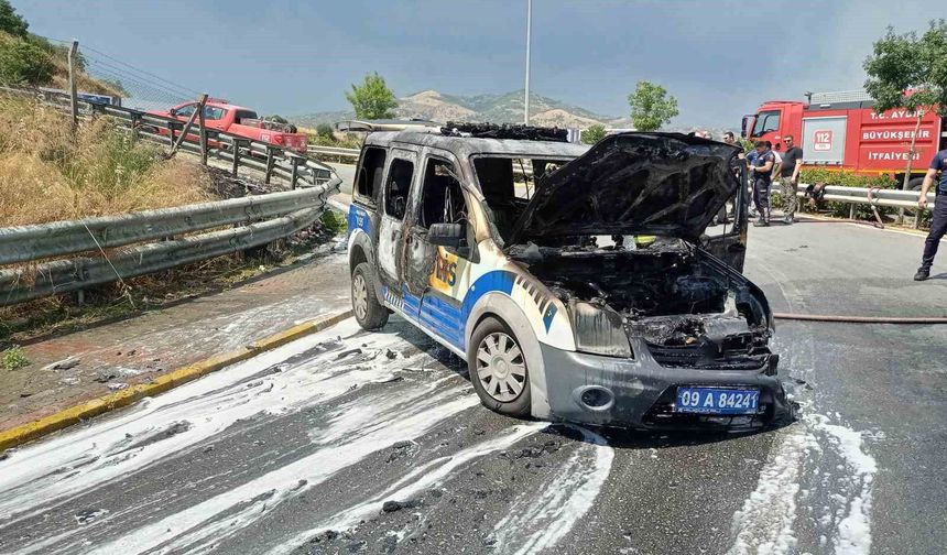 Polis aracı alevlere teslim oldu