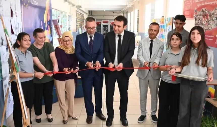 Yenipazar'da yıl sonu sergisi açıldı