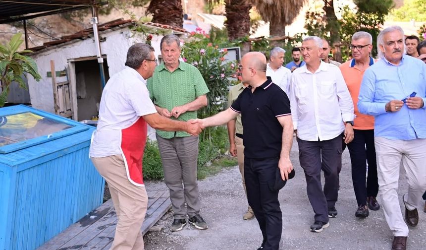 Vali Osman Varol, Doğanbey Karina'da Vatandaş ve Esnafla Buluştu