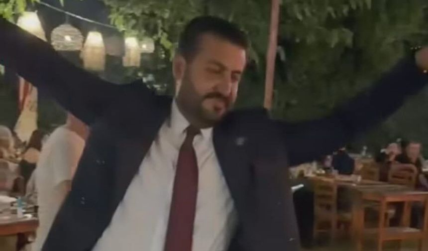 Cihangiroğlu’ndan Düğünde Harmandalı Şovu
