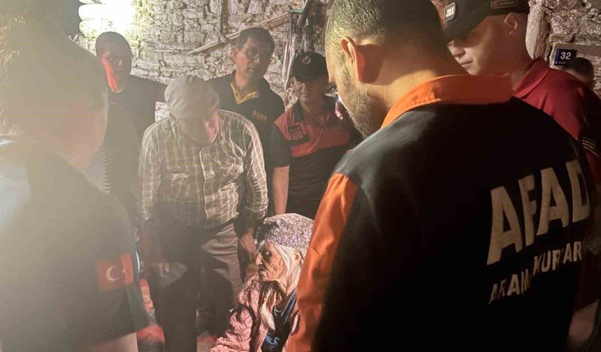 Alzheimer hastası yaşlı kadın ekiplerin çalışmasıyla sağ bulundu