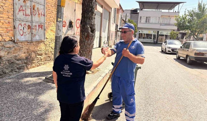Aydın Büyükşehir ve ASKİ personellerine sıcak havada su desteği