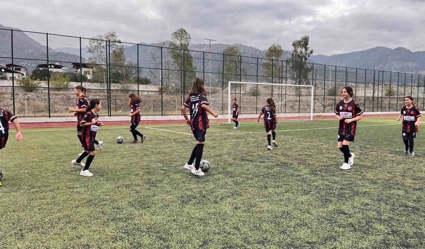 Buharkent'te uyuşturucuyla mücadeleye futbol desteği