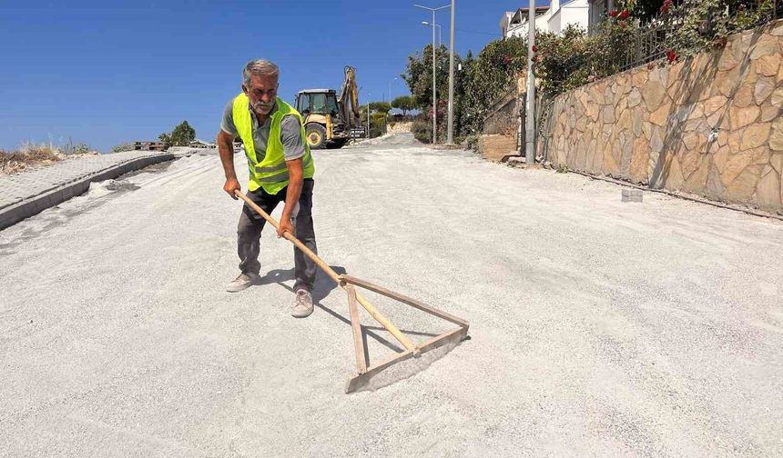 Kadınlar Denizi Mahallesi'nde 2 bin metrekarelik yol yenileme çalışması başladı