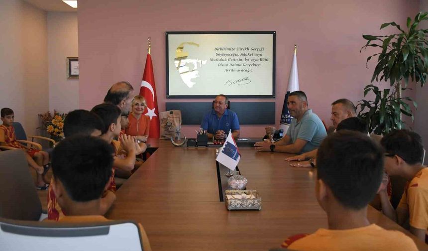 Kuşadası'nın gönül köprüsü 9 yıldır çocukları buluşturuyor