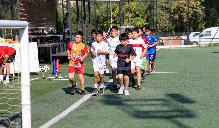 EFELER’DE GELECEĞİN YILDIZLARI MEHMET ANBARLI SPOR TESİSLERİ’NDE  YETİŞİYOR
