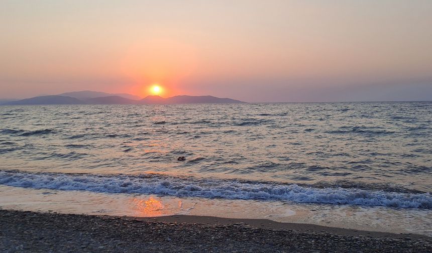 Kuşadası'nın İncisi Güzelçamlı'da Büyüleyici Gün Batımı Şöleni
