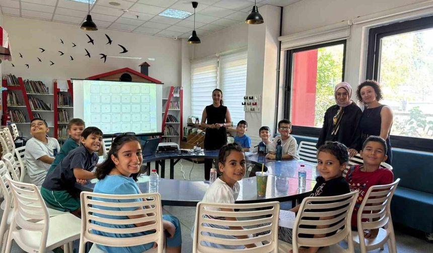 Aydın'da çocuklar kütüphanede drama ile keşfetti
