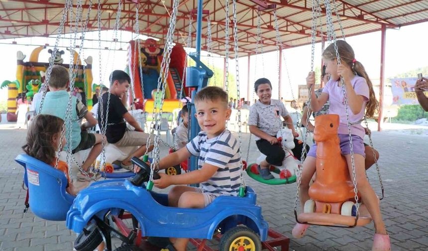 Bozdoğan'da çocuklar yaz şenliklerinde eğleniyor
