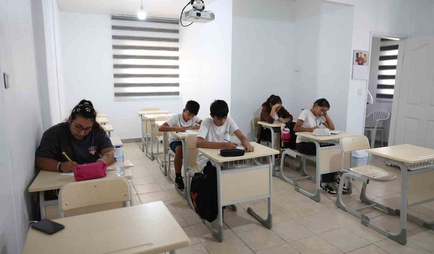 Didim Belediyesi Eğitim Destek Atölyesi'nde matematik eğitimi