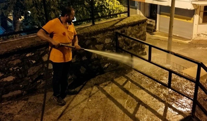 BAŞKAN YETİŞKİN’LE EFELER’DE TEMİZLİK ÇALIŞMALARI ARALIKSIZ SÜRÜYOR