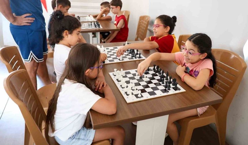 Efeler'de yaz tatili satrançla renkleniyor