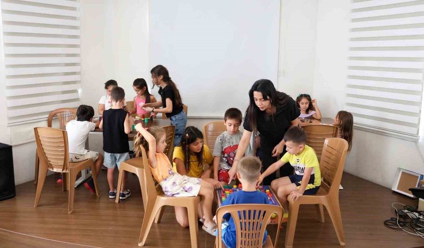 Efeler'in çocukları akıl oyunlarıyla geleceğe hazırlanıyor