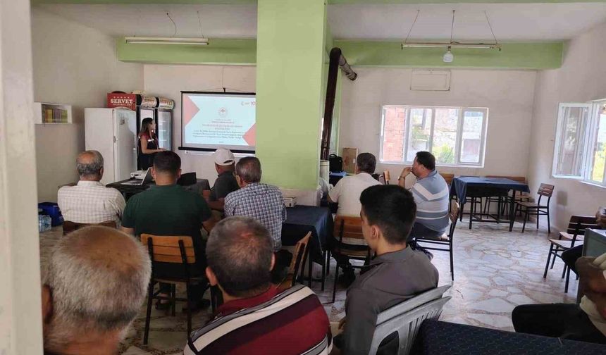 İncirliova'da incir üreticilerine yeni sezon öncesi tebliğ bilgilendirmesi yapıldı