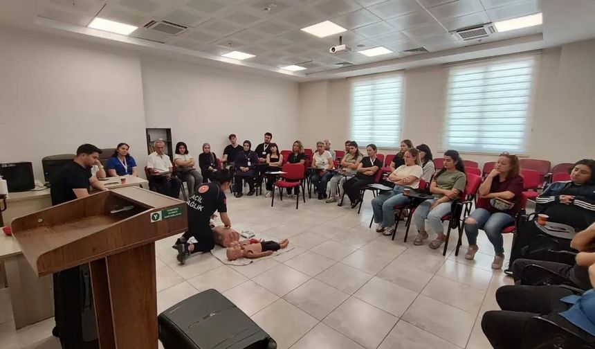 Karacasu Devlet Hastanesi'nde CPR eğitimi verildi