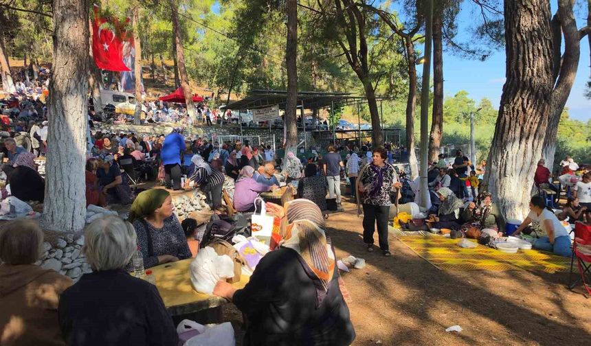 Karacasu'da 8 asırdır süren Dedebağ hayrı binlerce vatandaşı buluşturdu