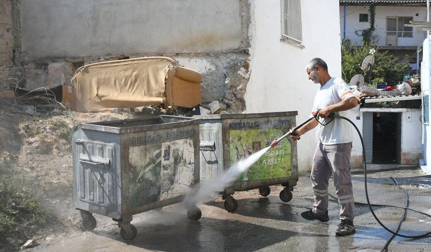 Kuşadası'nda temizlik seferberliği