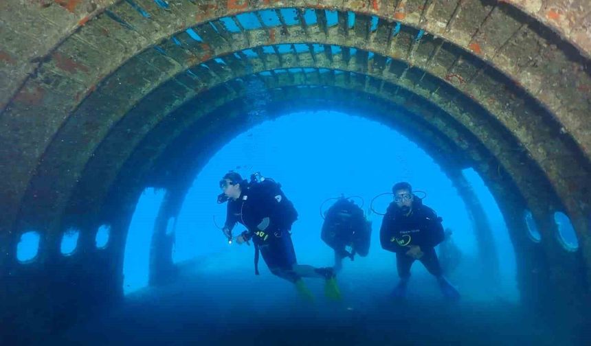 Kuşadası'nın batık uçağı 10'uncu yılında yoğun ilgi görüyor