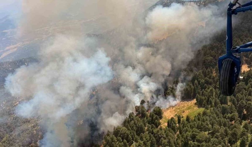 Kuyucak'ta alevlerle mücadele sürerken, meteoroloji kritik saatlere dikkat çekti