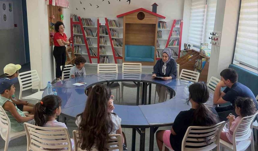 Minikler 'Sihirli Kütüphanenin Kayıp Anahtarı' etkinliğinde kitapların dünyasını keşfetti