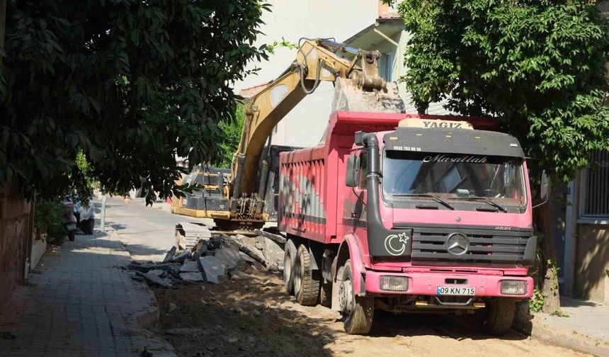 Nazilli'de 6 sokakta eş zamanlı asfalt mesaisi