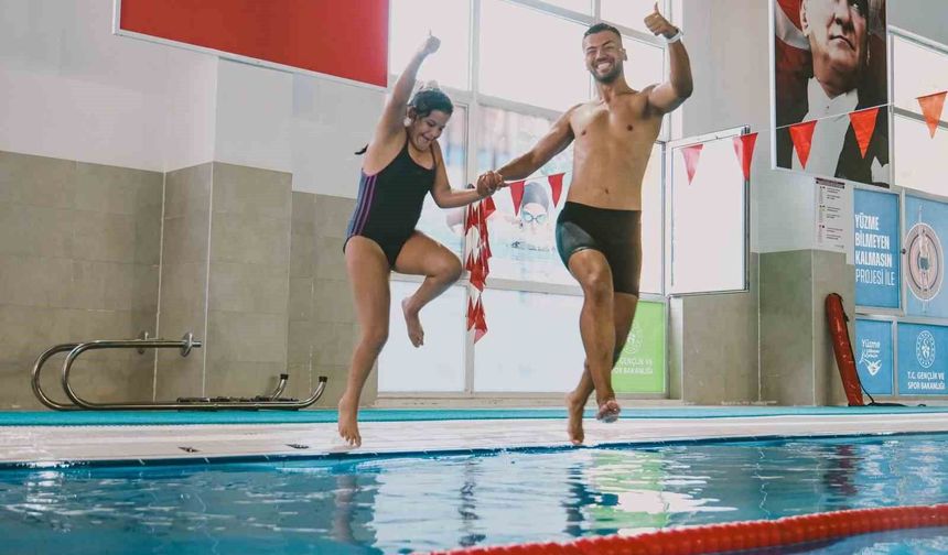 Özel sporcular Pınarbaşı Yüzme Havuzu'nda sporla buluşuyor