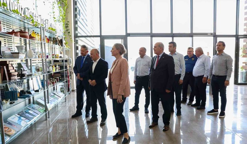 Vali Varol Nazilli Ticaret Odası'na iade-i ziyarette bulundu