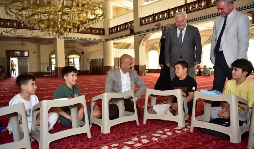 Vali Varol, yaz Kur'an kursundaki öğrencilerle buluştu
