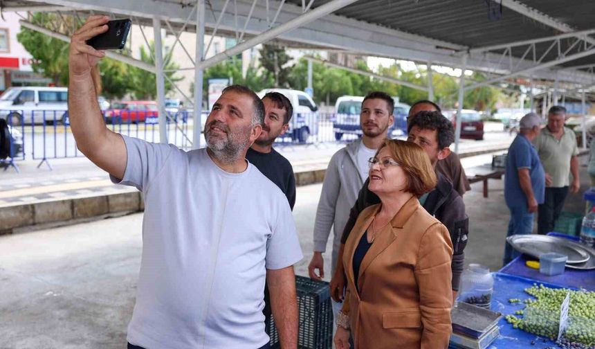 Başkan Gençay, zeytin pazarında üreticilerle buluştu