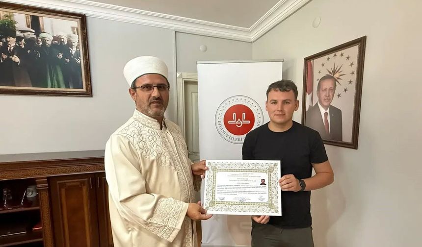 Bayram namazından etkilenip Müslüman oldu