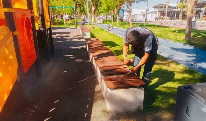 Didim Belediyesi parklardaki bakım ve onarım çalışmalarını sürdürüyor