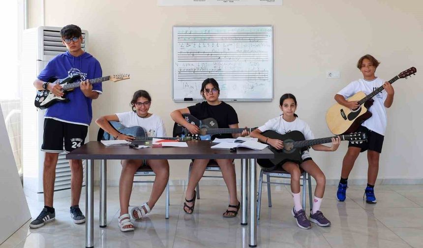 EFELER'DE SANAT ZAMANI MÜZİK AKADEMİSİ KURSLARI BAŞLIYOR