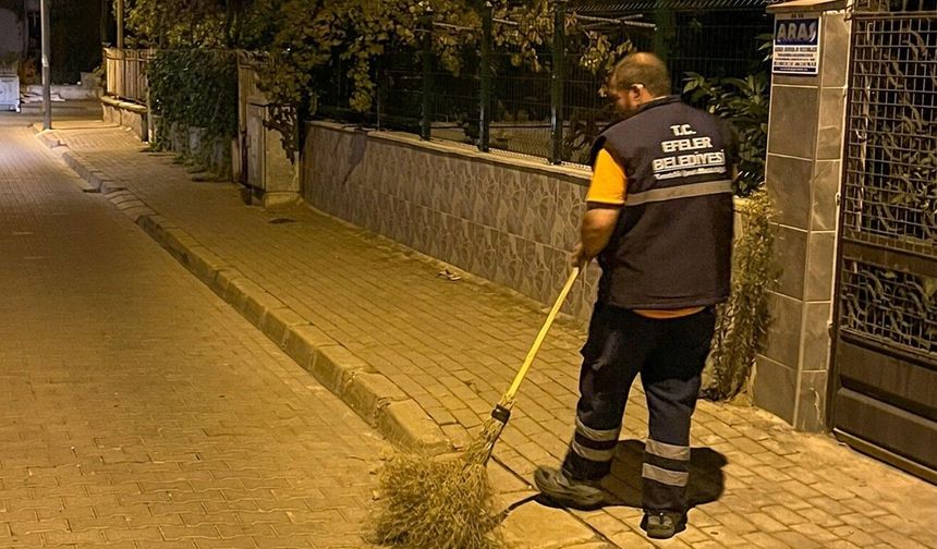 EFELER’DE TEMİZLİK MESAİSİ HIZ KESMEDEN SÜRÜYOR