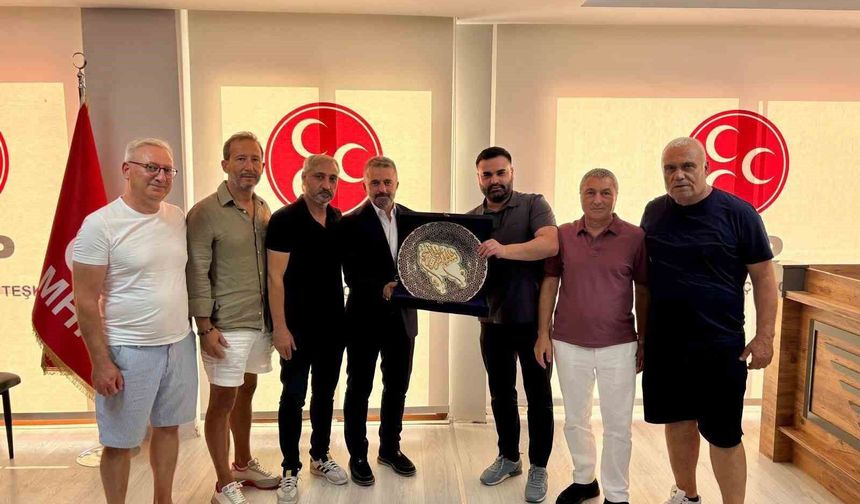 Esnaflar, MHP Kuşadası İlçe Başkanı Taşdemir ile görüştü