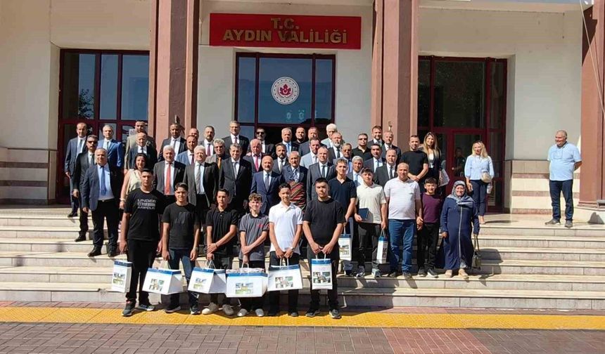 İlin Ahisi'ne ödülünü Aydın Valisi Varol verdi