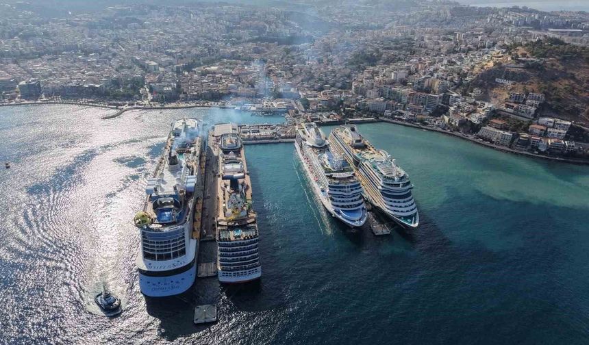 Kuşadası'na 4 kruvaziyerle 11 bin 811 turist geldi