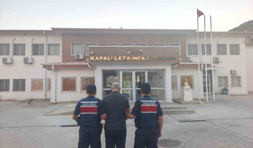 Kuşadası'nda uyuşturucu operasyonu: 3 gözaltı