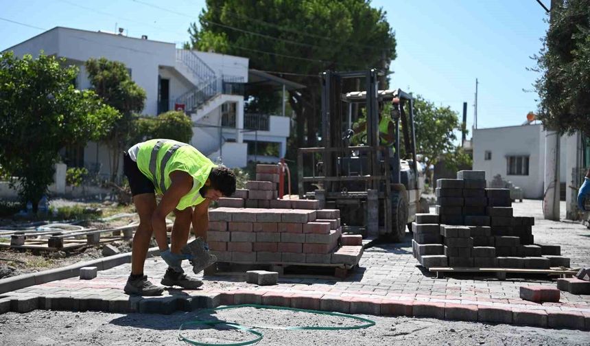 Kuşadası'nda yollar yenileniyor