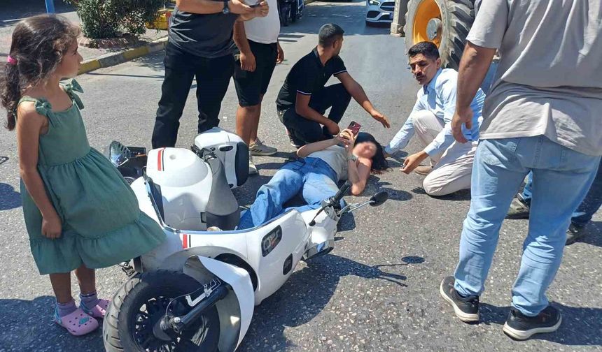Panik fren yapan motosiklet sürücüsü 3 metre sürüklendi