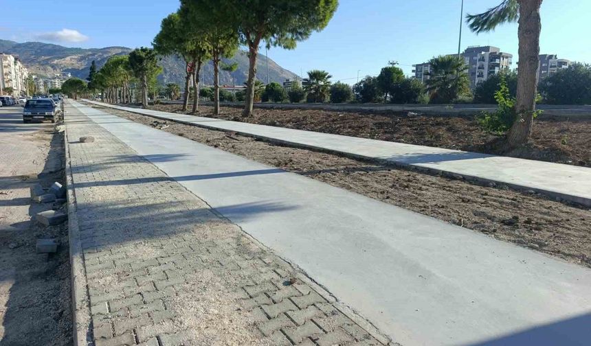Söke'de Bisiklet ve Yürüyüş Yolu Projesi'nde beton döküm çalışması tamamlandı
