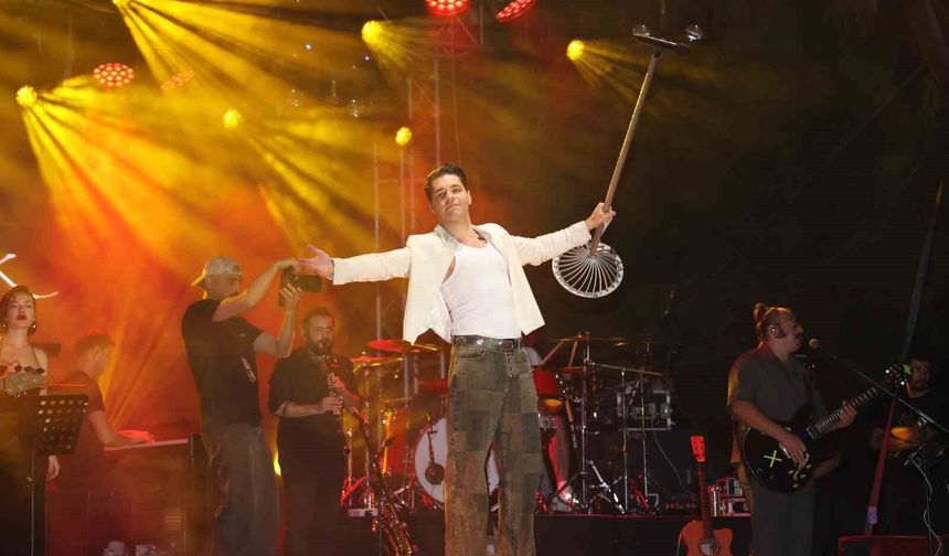 Söke'de kurtuluş gününde ünlü sanatçı sahne aldı