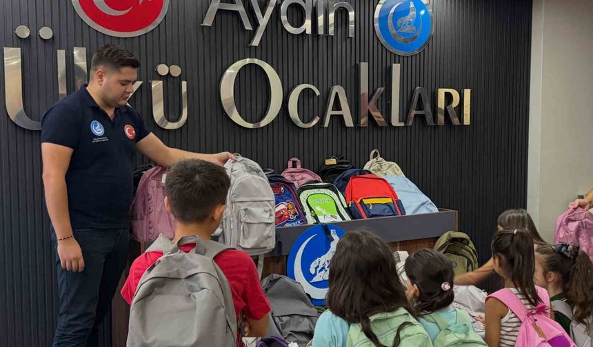 Ülkücülerden öğrencilere kırtasiye desteği